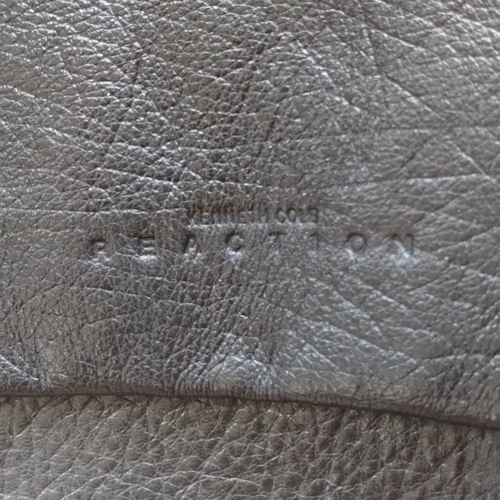 Kenneth Cole Reaction Laptop Messenger Bag - Picture 10 of 16